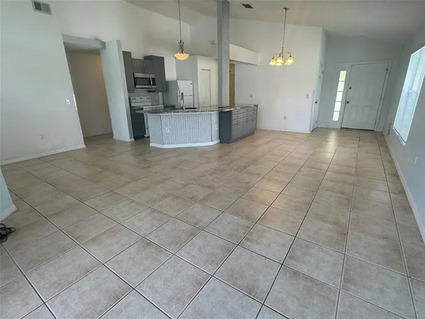 $2,400 | 611 Casterton Circle, Davenport, FL 33897