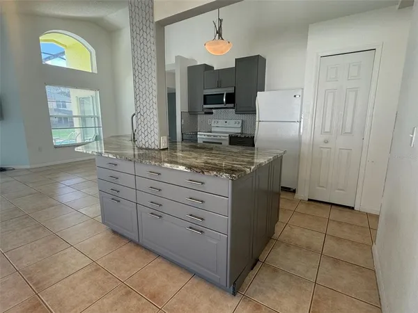$2,400 | 611 Casterton Circle, Davenport, FL 33897