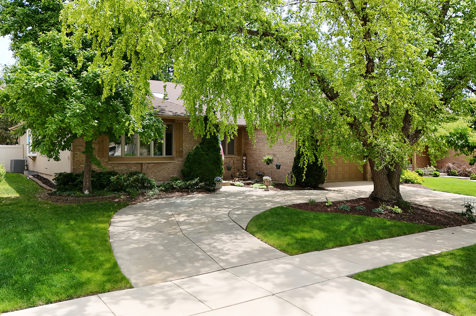 437 Kevin Drive Addison, IL 60101 - Photo 3 of 59