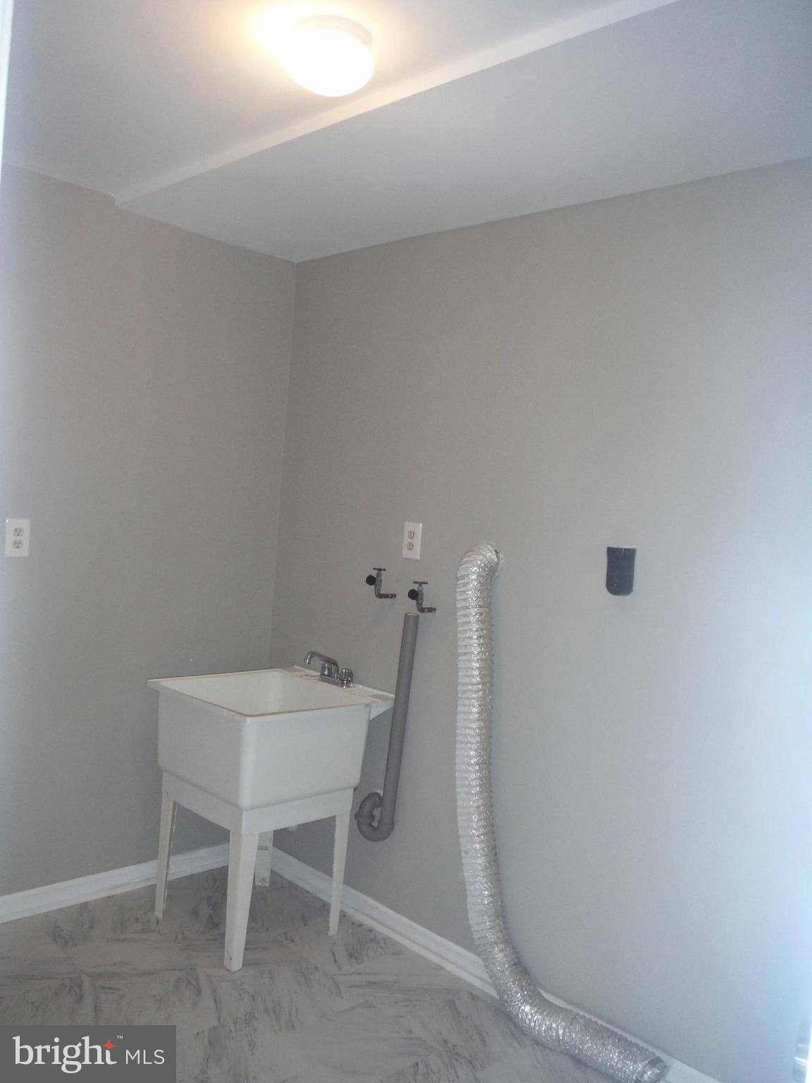 3201 Ripple Road Baltimore, MD 21244 - Photo 25 of 30 laundry room