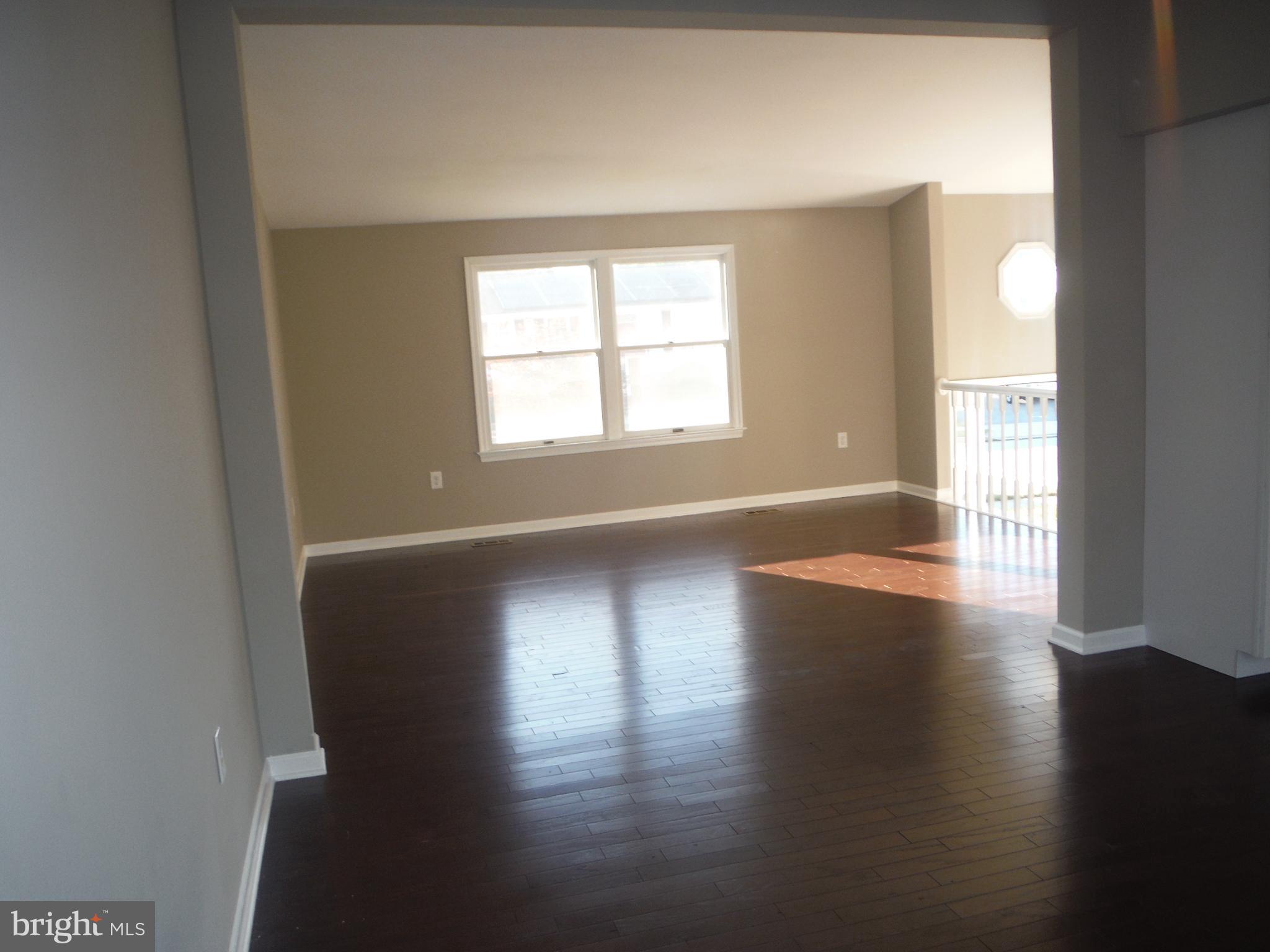 3201 Ripple Road Baltimore, MD 21244 - Photo 9 of 30 Living Room
