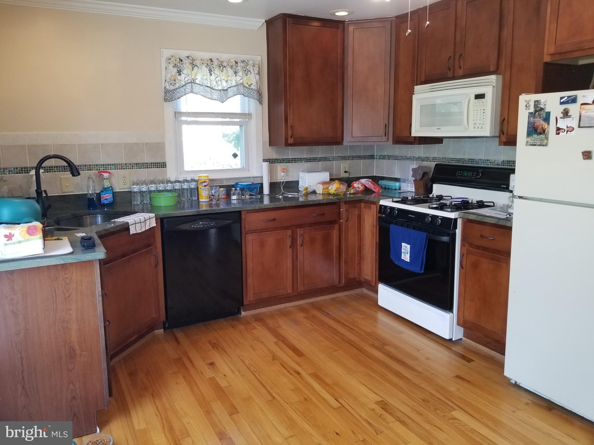 21 Randolph Road Fredericksburg, VA 22405 - Photo 6 of 18 Upgraded kitchen with granite counters
