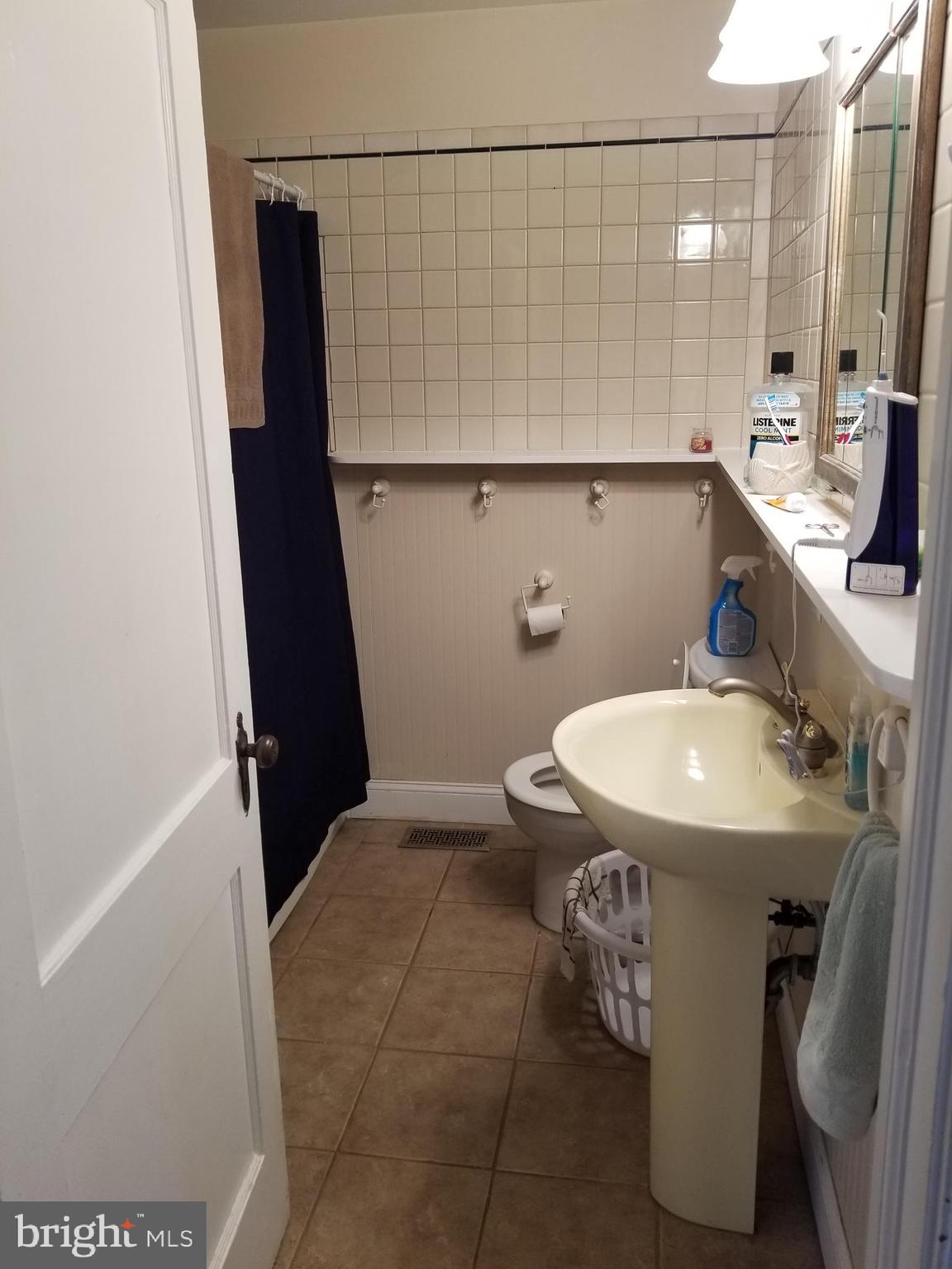 21 Randolph Road Fredericksburg, VA 22405 - Photo 9 of 18 Bathroom with pedestal sink