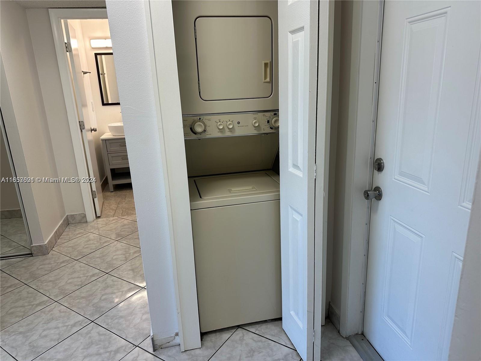 Sequoia Gardens Condominiums Deerfield Beach, FL 33441 - Photo 11 of 25 a view of bathroom with a sink and mirror