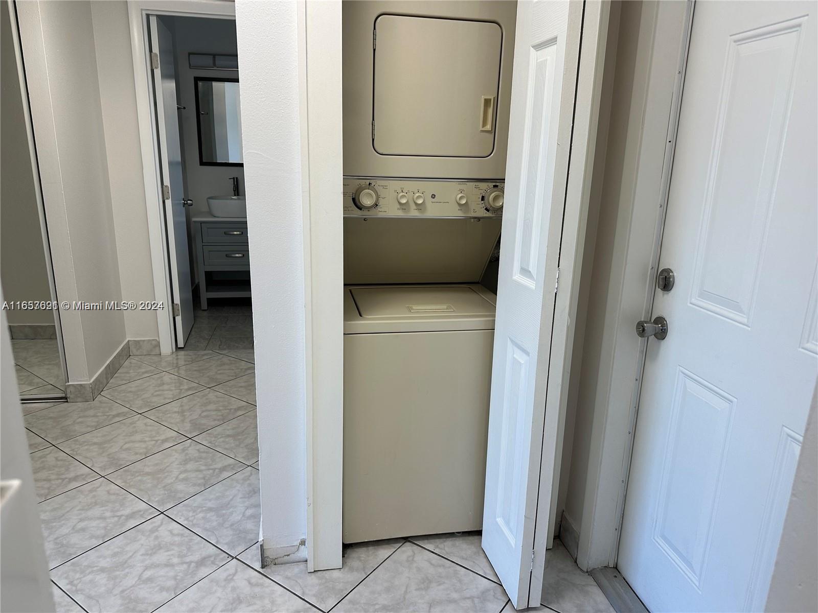 Sequoia Gardens Condominiums Deerfield Beach, FL 33441 - Photo 21 of 25 a view of bathroom with a sink and mirror