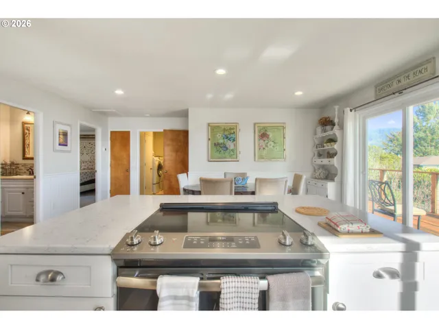 $869,000 | 19 Otter Terrace, Brookings, OR 97415