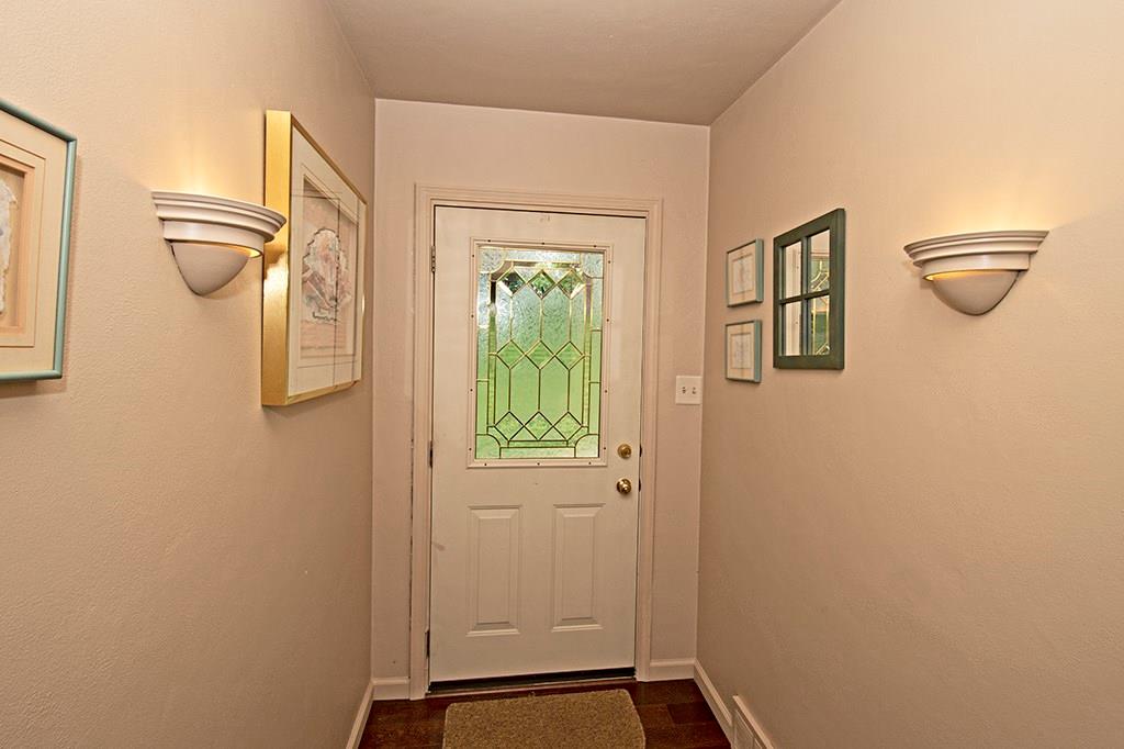 8280 Tanglewood Road Pittsburgh, PA 15237 - Photo 3 of 25