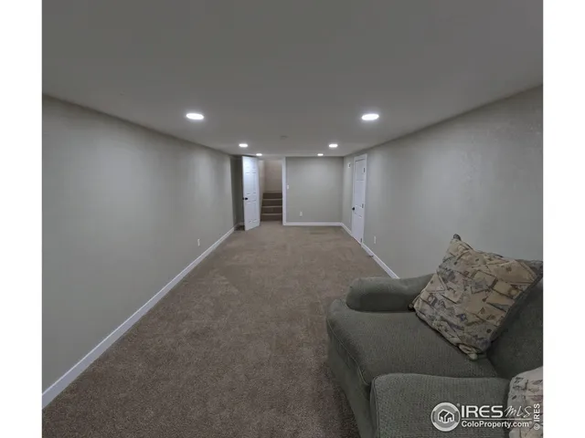 a view of livingroom with furniture