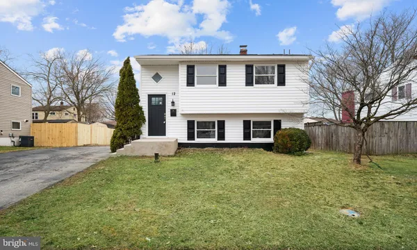 $415,000 | 12 Dunsinane Drive, New Castle, DE 19720