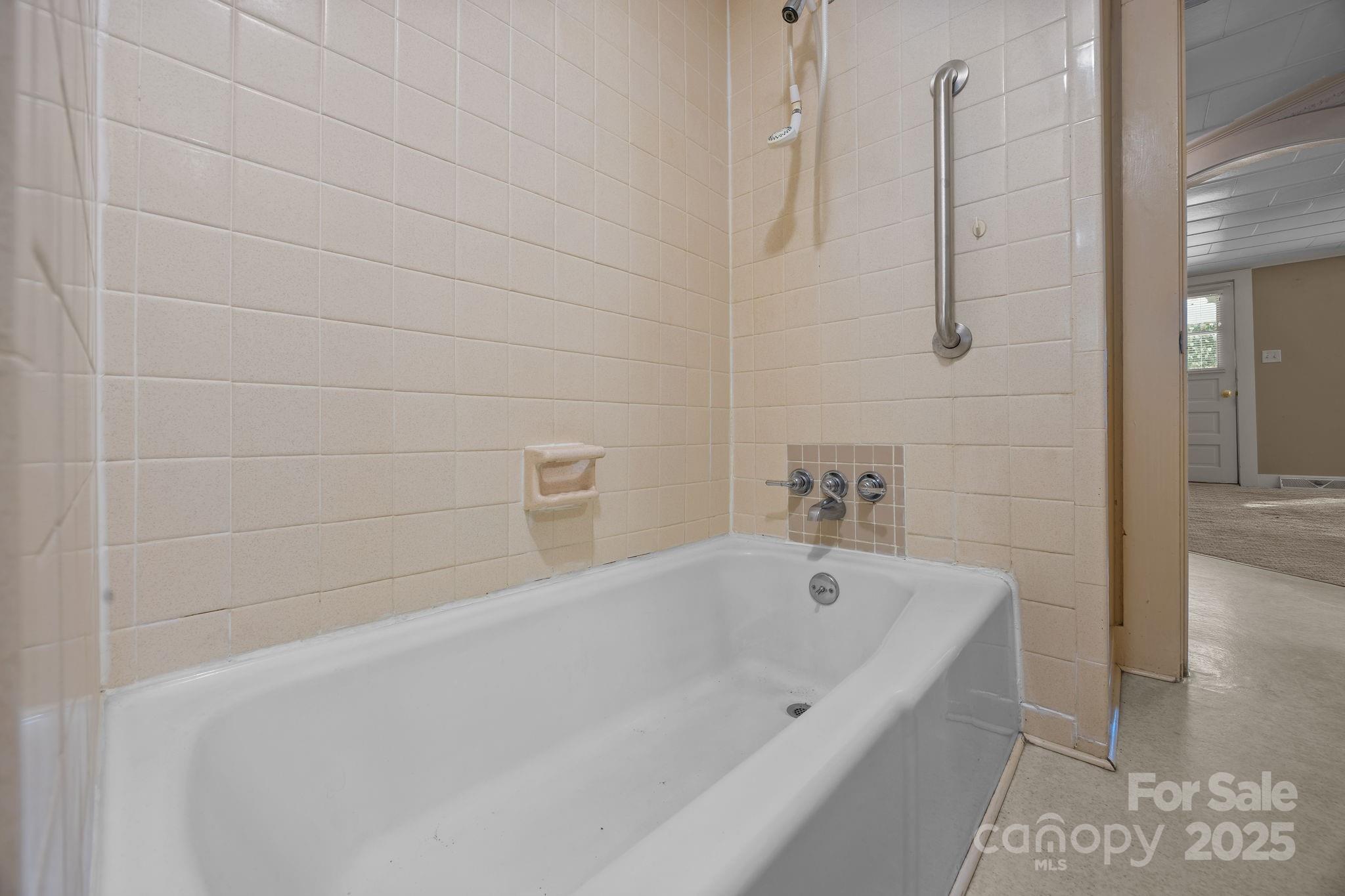 3020 Old Union Church Road Salisbury, NC 28146 - Photo 23 of 48 a bathroom with a bathtub