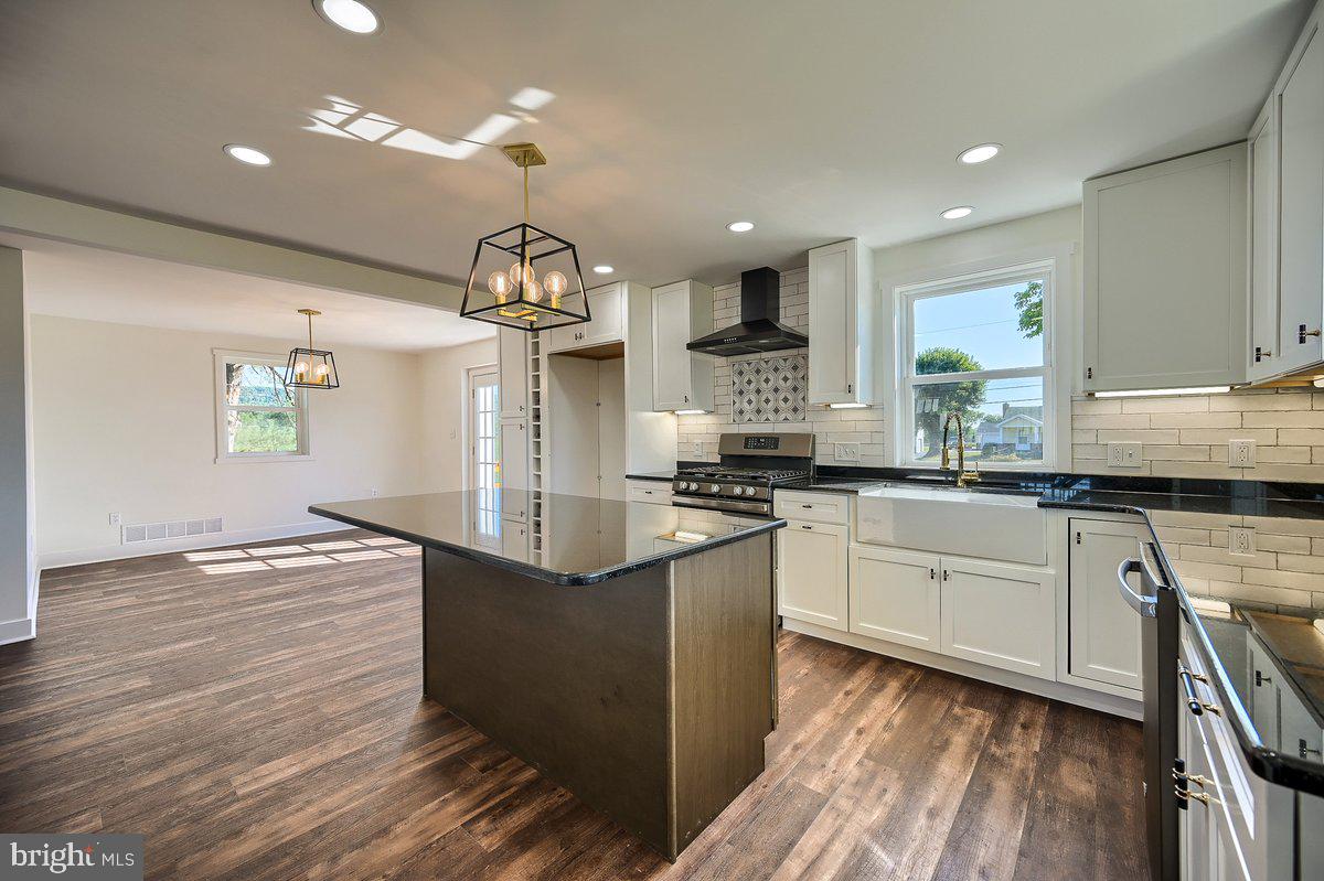 902 Bower Lane Harrisburg, PA 17112 - Photo 6 of 55