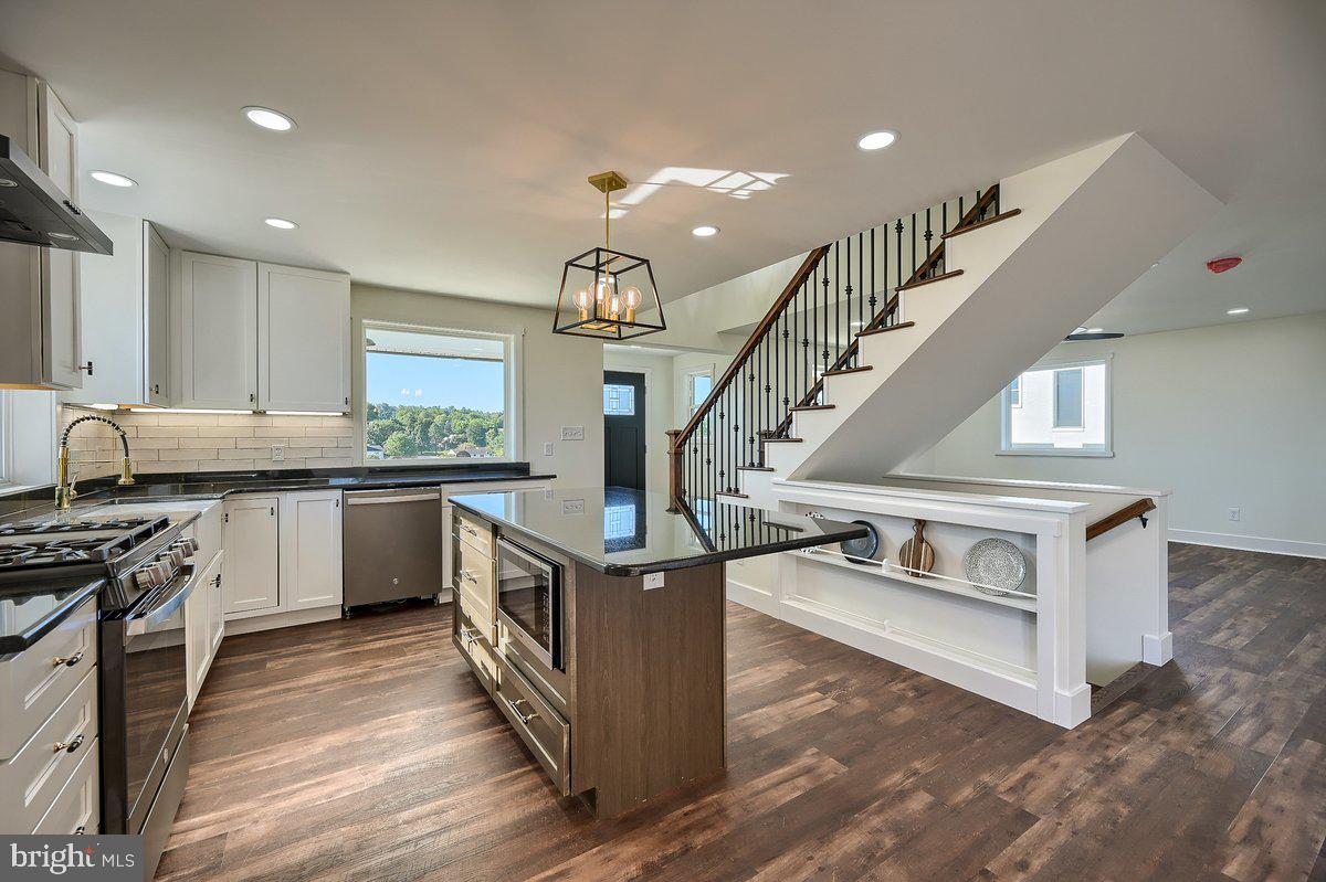 902 Bower Lane Harrisburg, PA 17112 - Photo 7 of 55