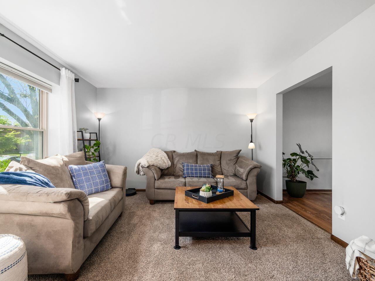 5861 Ravine View Court Columbus, OH 43231 - Photo 11 of 42 Living room