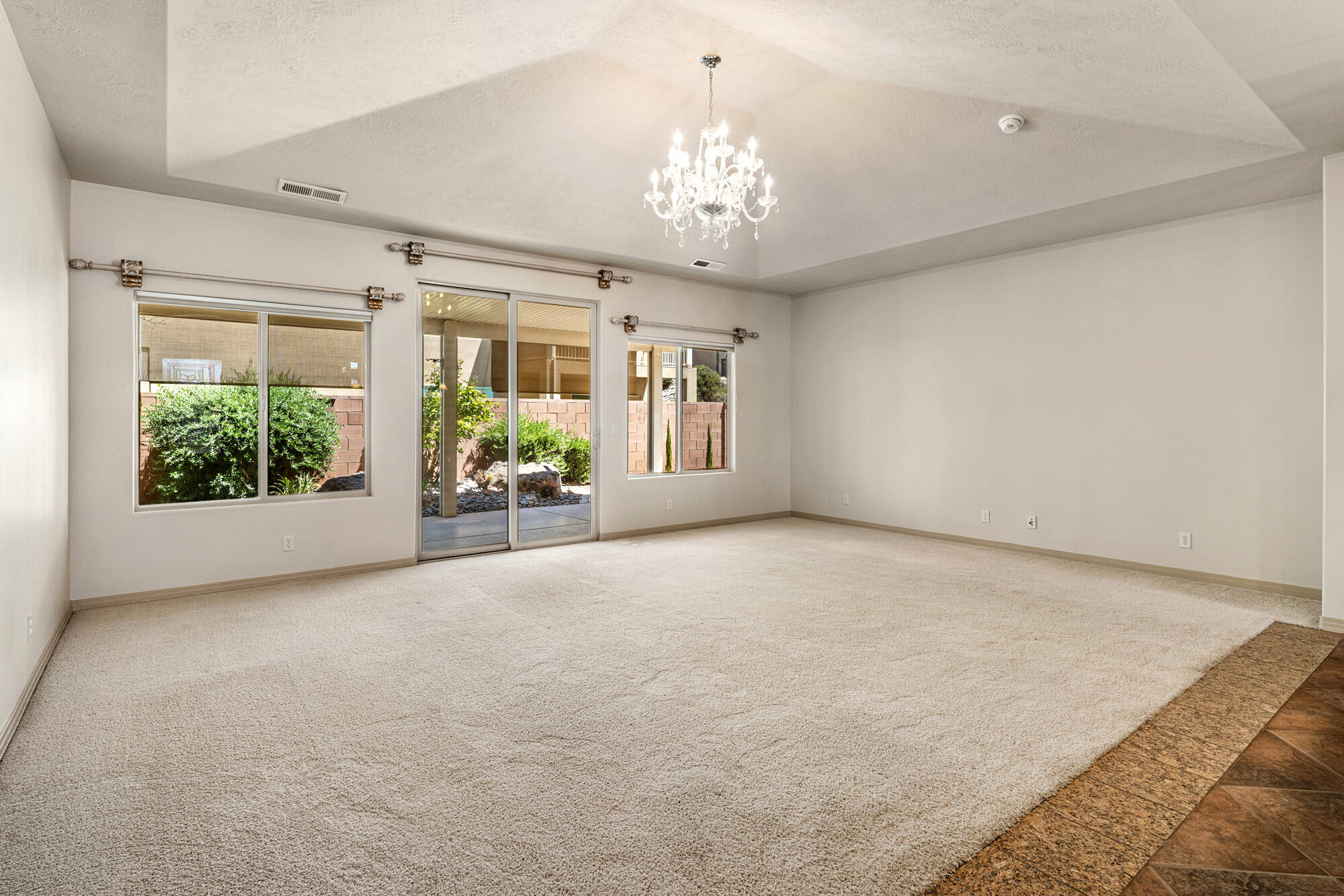 2166 West 1010 North St. George, UT 84770 - Photo 8 of 31 Living room