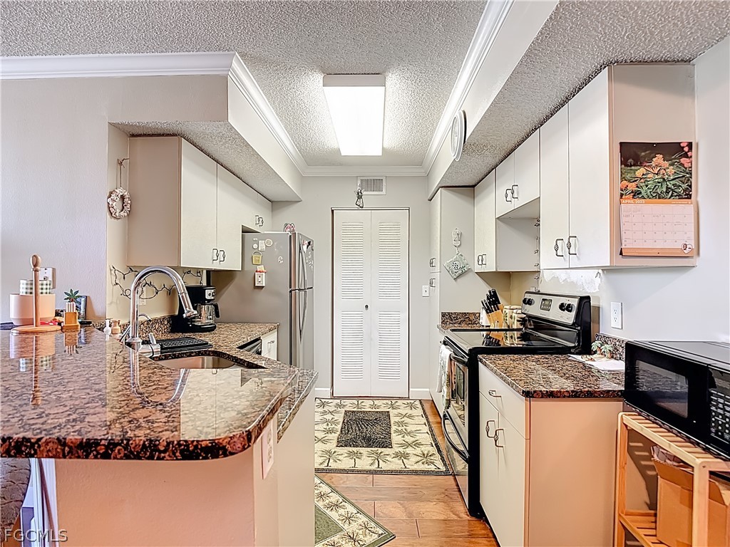 13505 Eagle Ridge Drive, Unit 423 Fort Myers, FL 33912 - Photo 9 of 46