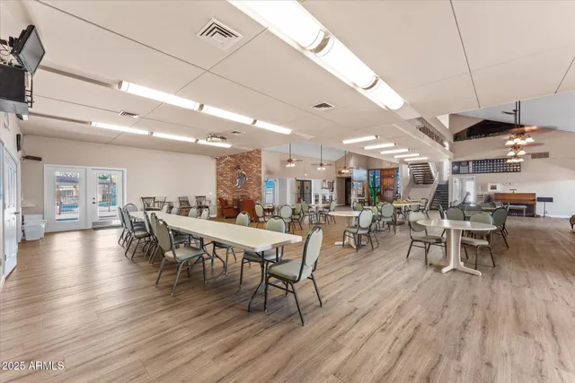 a room with lots of furniture and lots of furniture