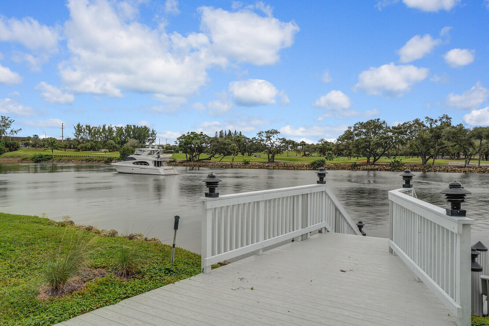 336 Golfview Road, Unit 1115 North Palm Beach, FL 33408 - Photo 28 of 40 Common Dock