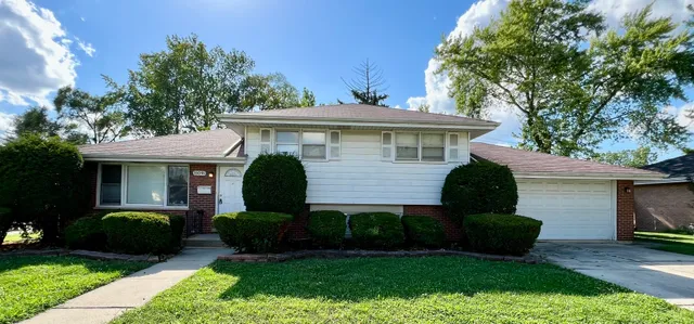 $220,000 | 16046 Prairie Avenue, South Holland, IL 60473