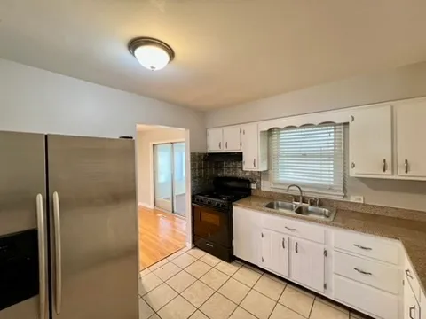 $220,000 | 16046 Prairie Avenue, South Holland, IL 60473