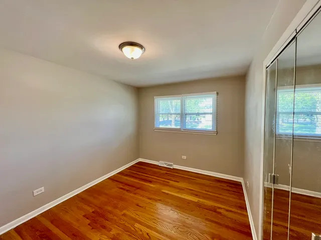 $220,000 | 16046 Prairie Avenue, South Holland, IL 60473