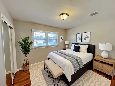 $220,000 | 16046 Prairie Avenue, South Holland, IL 60473