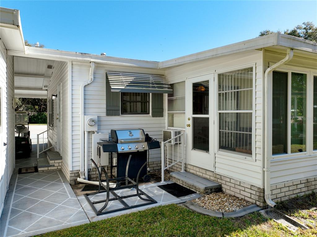 25125 Bellevue Leesburg, FL 34748 - Photo 38 of 44 a front view of a house with sitting area