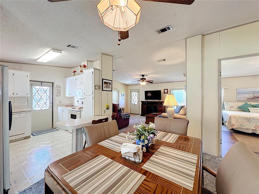 25125 Bellevue Leesburg, FL 34748 - Photo 10 of 44 a living room with furniture