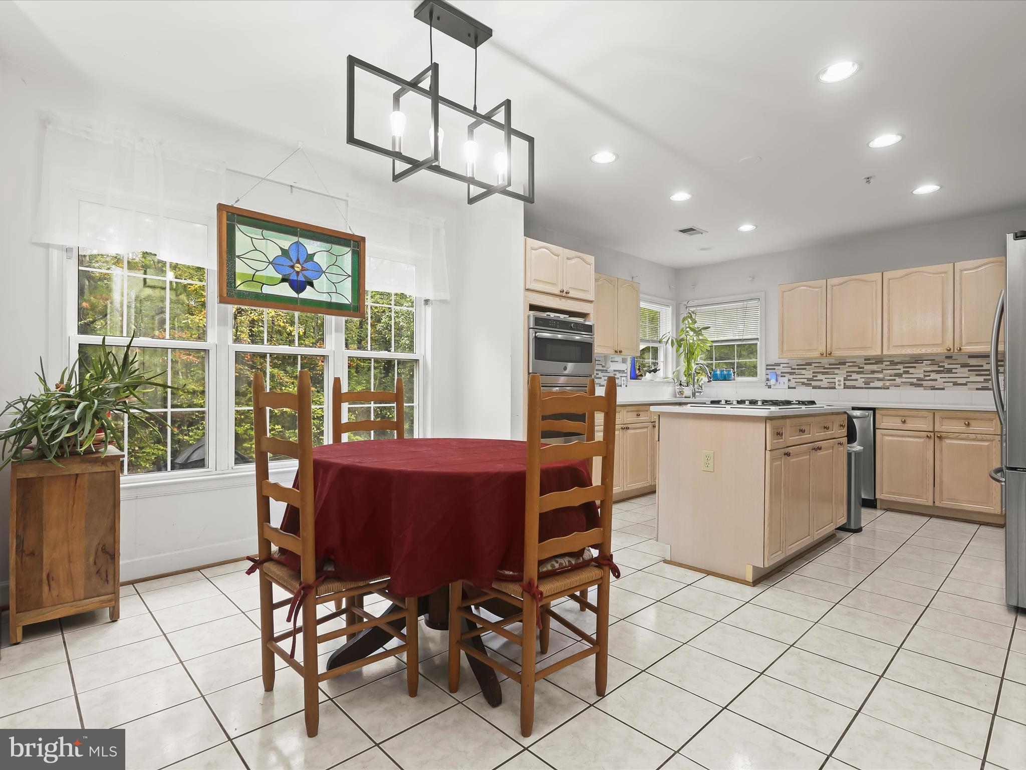 7501 Hillmeade Road Bowie, MD 20720 - Photo 2 of 55 Spacious kitchen with breakfast area