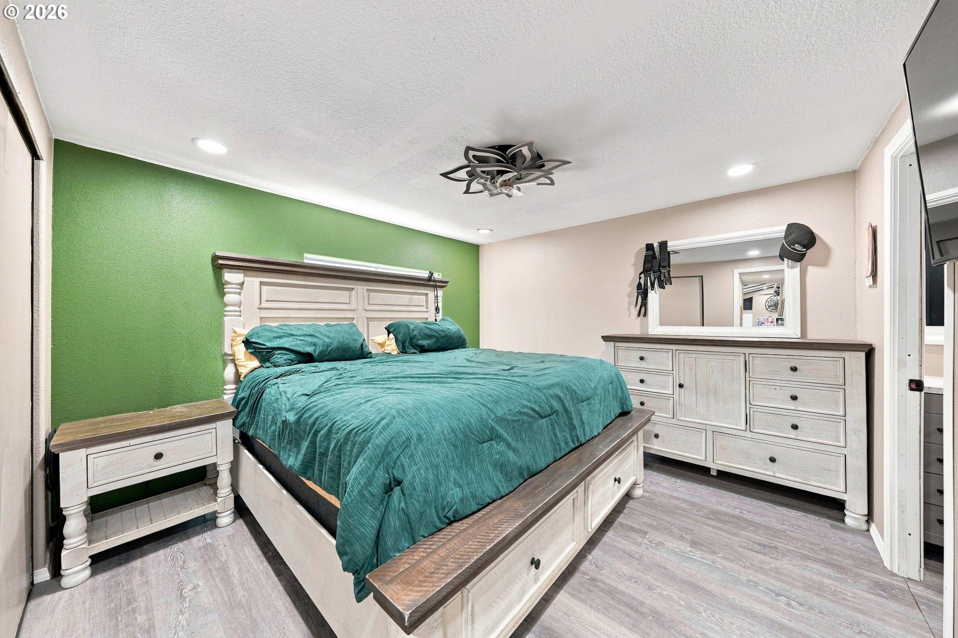 5 Manor Loop Roseburg, OR 97471 - Photo 10 of 33 Primary Bedroom