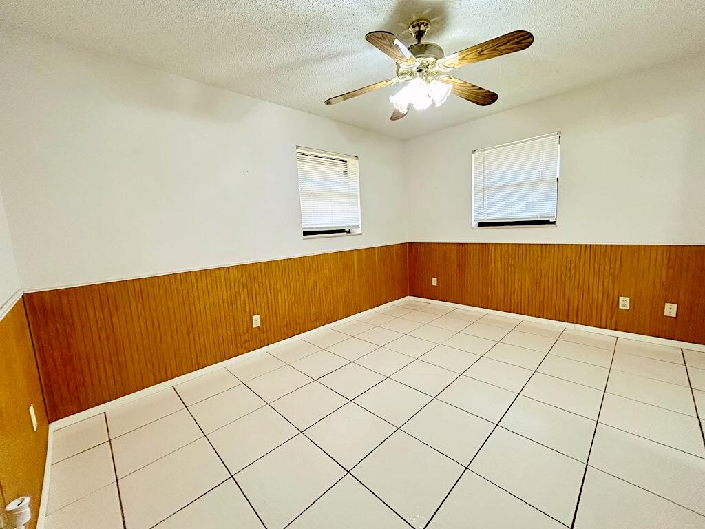 2657 River Road Moore Haven, FL 33471 - Photo 11 of 25 a kitchen with a cabinets