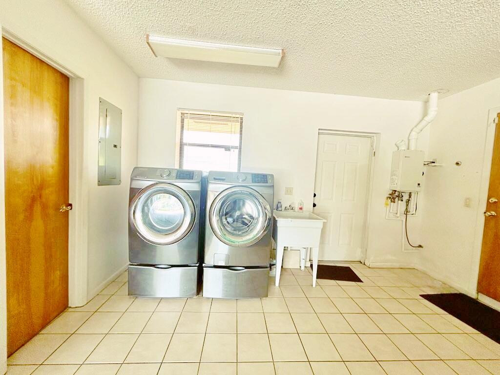 2657 River Road Moore Haven, FL 33471 - Photo 18 of 25 a view of utility room