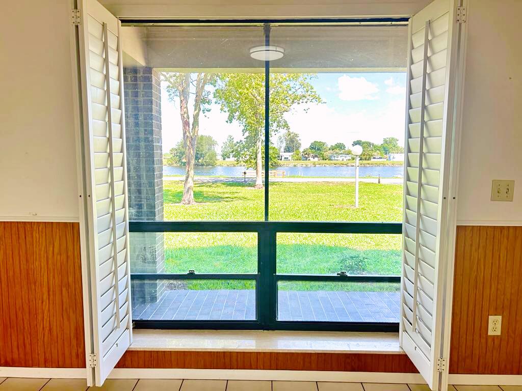 2657 River Road Moore Haven, FL 33471 - Photo 4 of 25 a view of bench