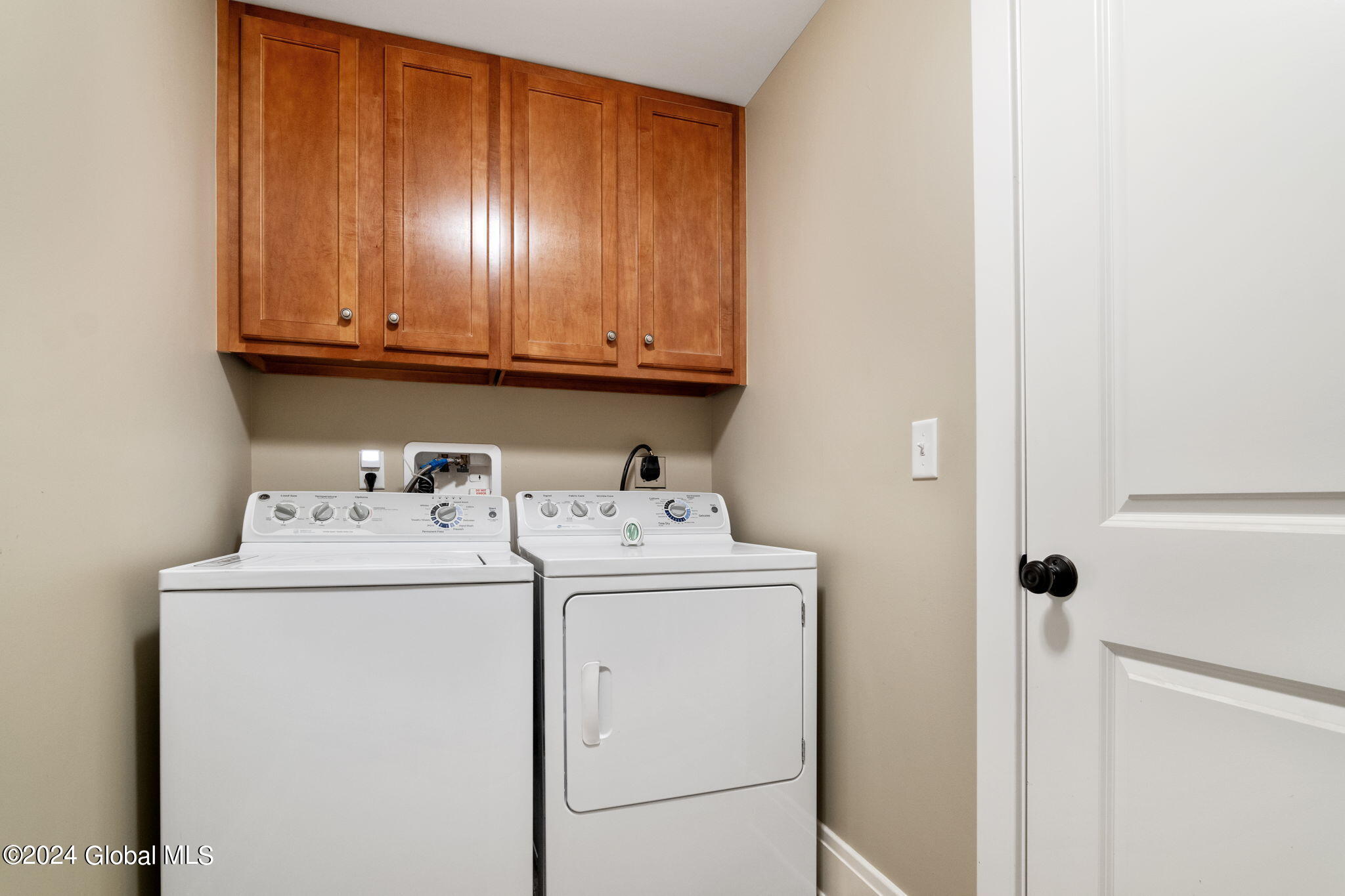 9 Abbey Road Bethlehem, NY 12054 - Photo 39 of 54 39-web-or-mls-9AbbeyRd_39