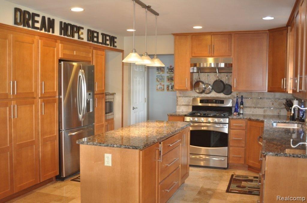 8710 Burt Road Capac, MI 48014 - Photo 3 of 10 DSC_0017.jpg