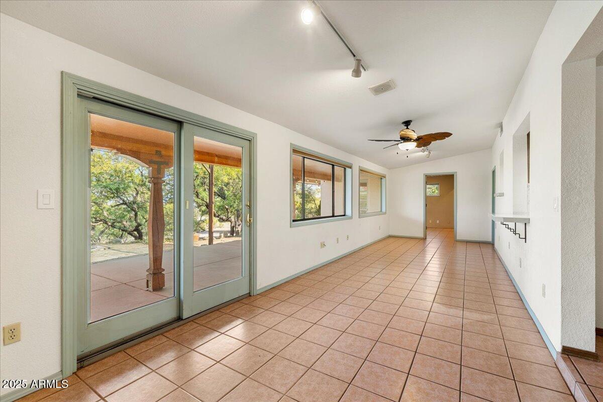 950 Roberts Road Clarkdale, AZ 86324 - Photo 17 of 39 17-Sun Room