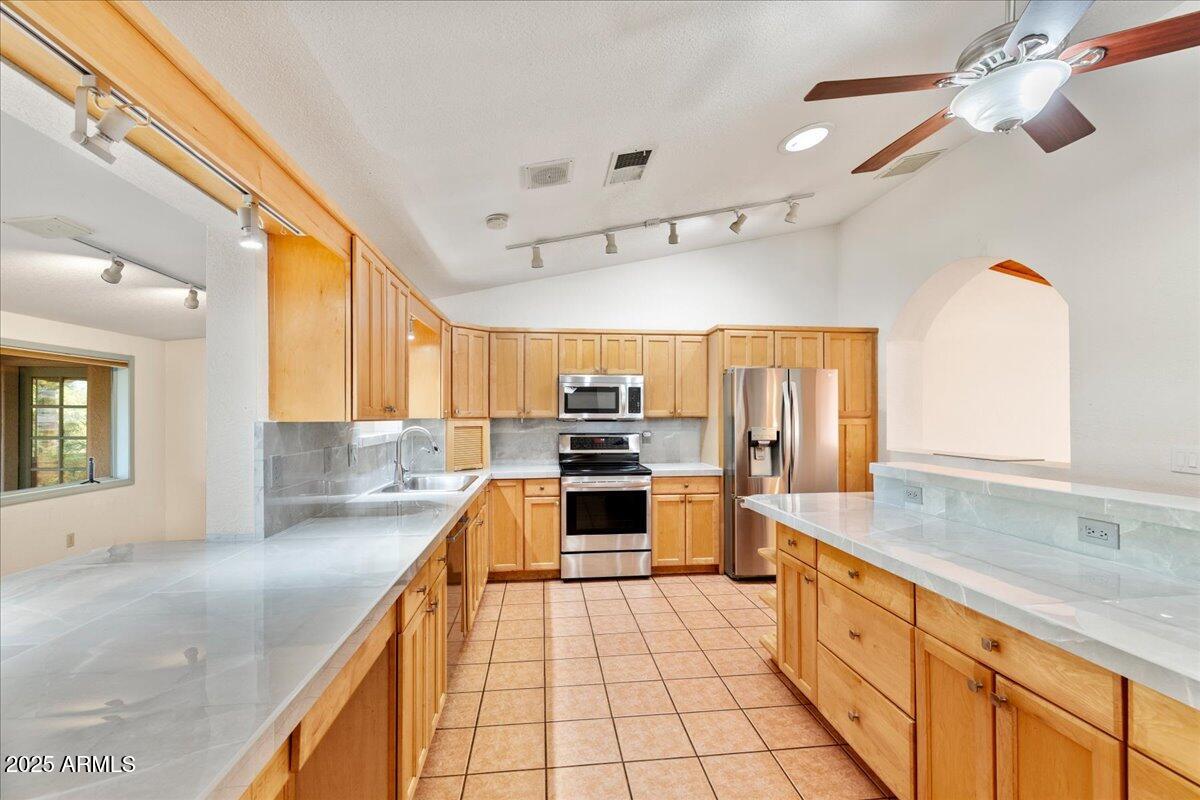 06-Kitchen