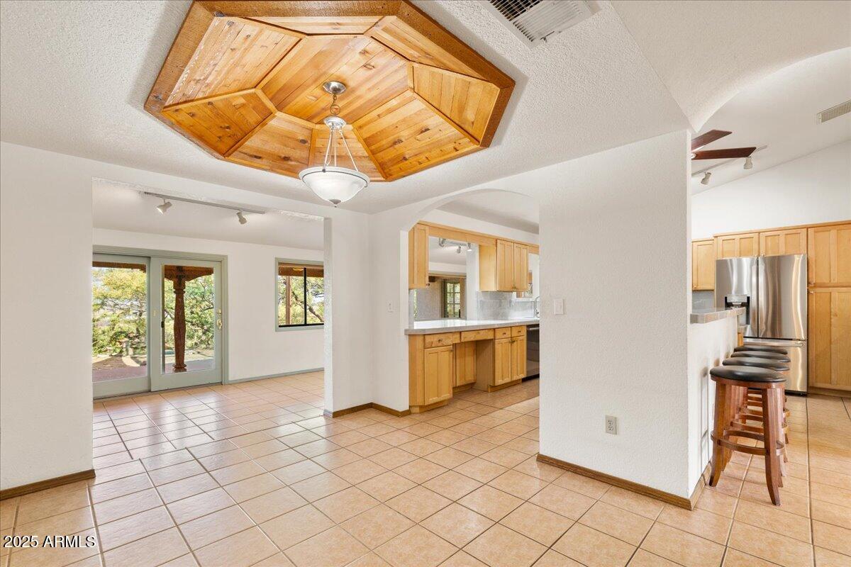 950 Roberts Road Clarkdale, AZ 86324 - Photo 8 of 39 08-Dining Room
