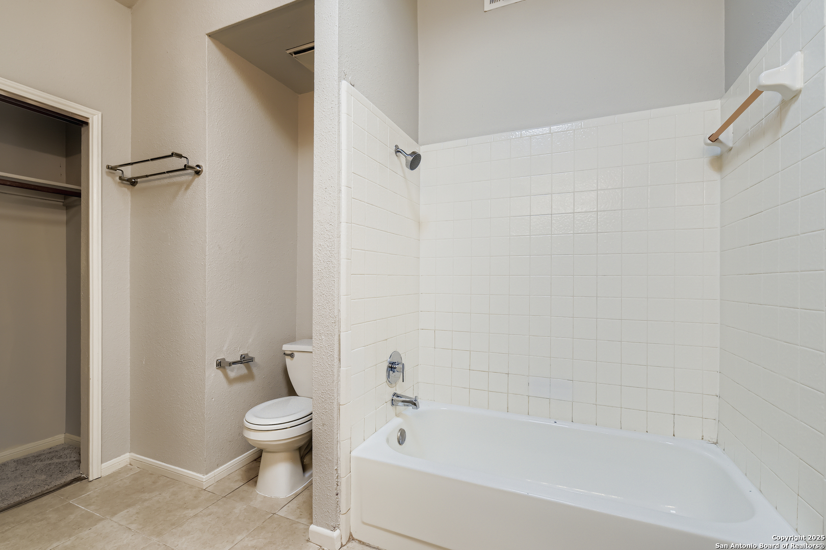 15018 Spring Shower San Antonio, TX 78247 - Photo 17 of 29 a bath room with a toilet and a bath tub