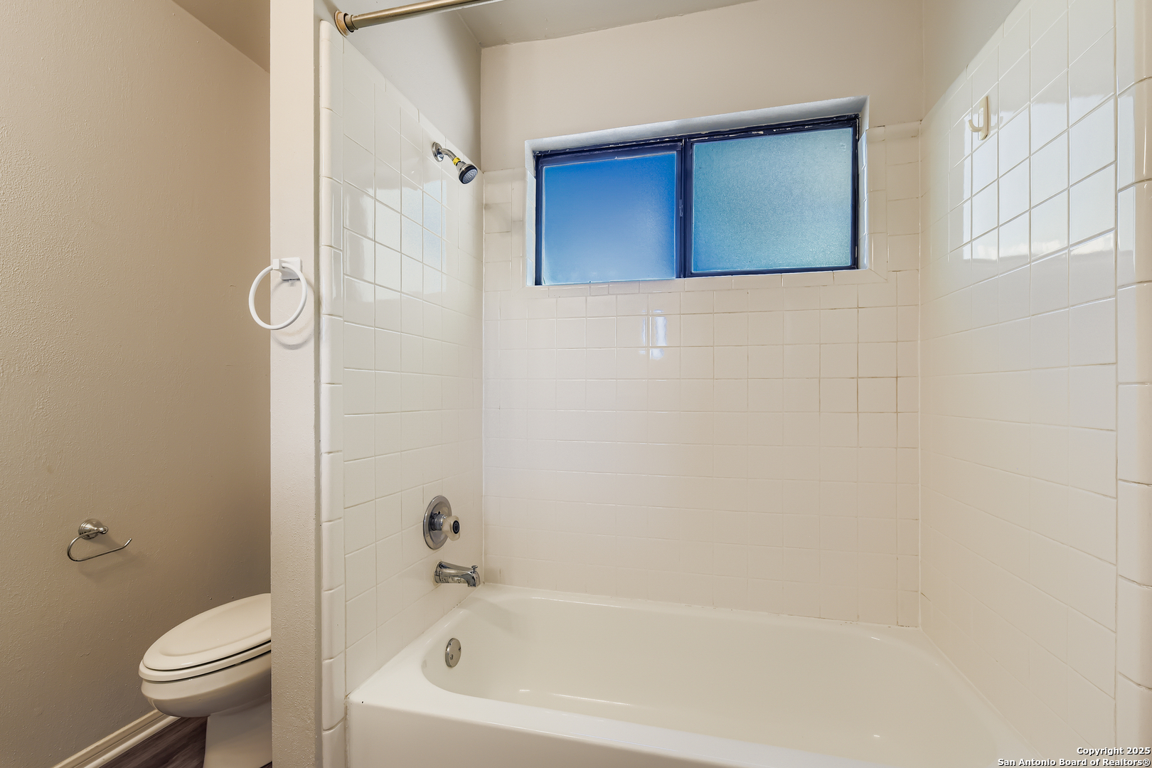 15018 Spring Shower San Antonio, TX 78247 - Photo 21 of 29 a white bath tub sitting next to a toilet