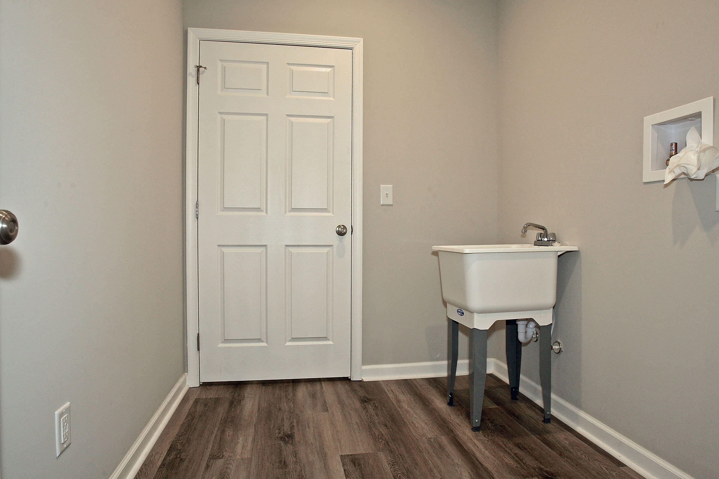 1587 Link Road Bedford, VA 24523 - Photo 34 of 50 entry level laundry room