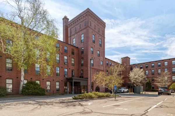 $274,000 | 156 Front Street, Unit 206, Exeter, NH 03833