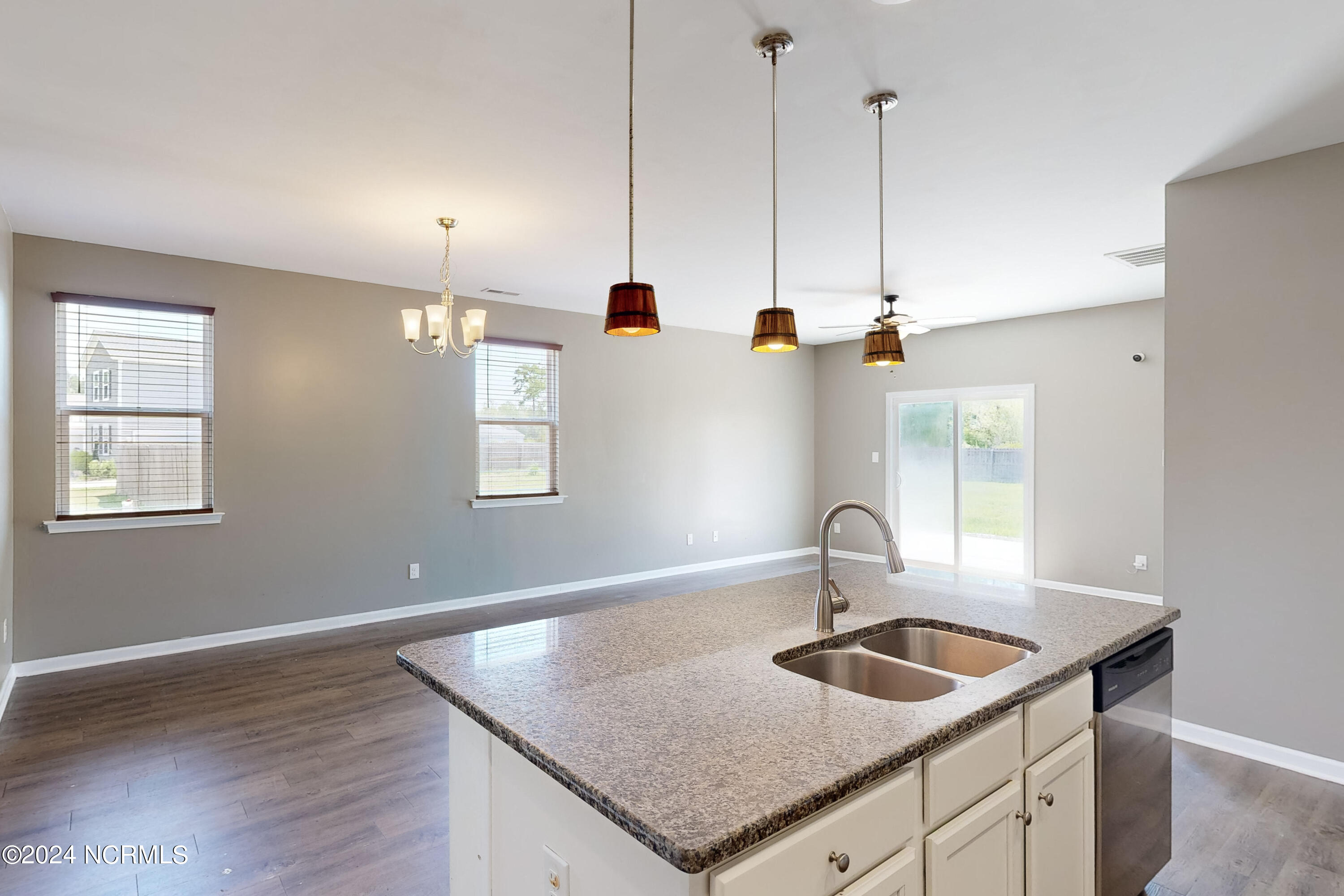 405 Saxby Way Holly Ridge, NC 28445 - Photo 21 of 54 Granite Island Fits 4 Barstools