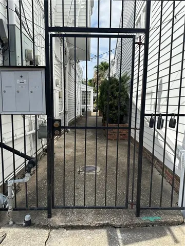$1,300 | 5419 Magazine Street, Unit A, New Orleans, LA 70115