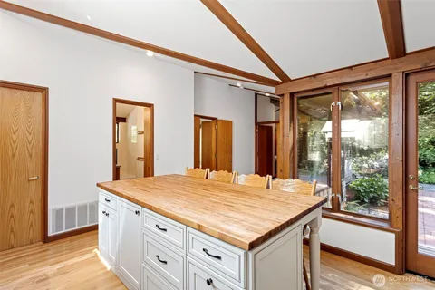 $1,498,000 | 19611 Northeast Redmond Road, Redmond, WA 98053