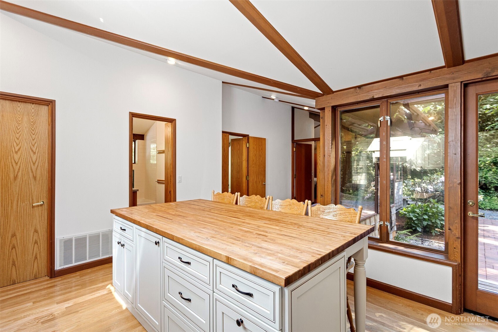 19611 Northeast Redmond Road Redmond, WA 98053 - Photo 9 of 27