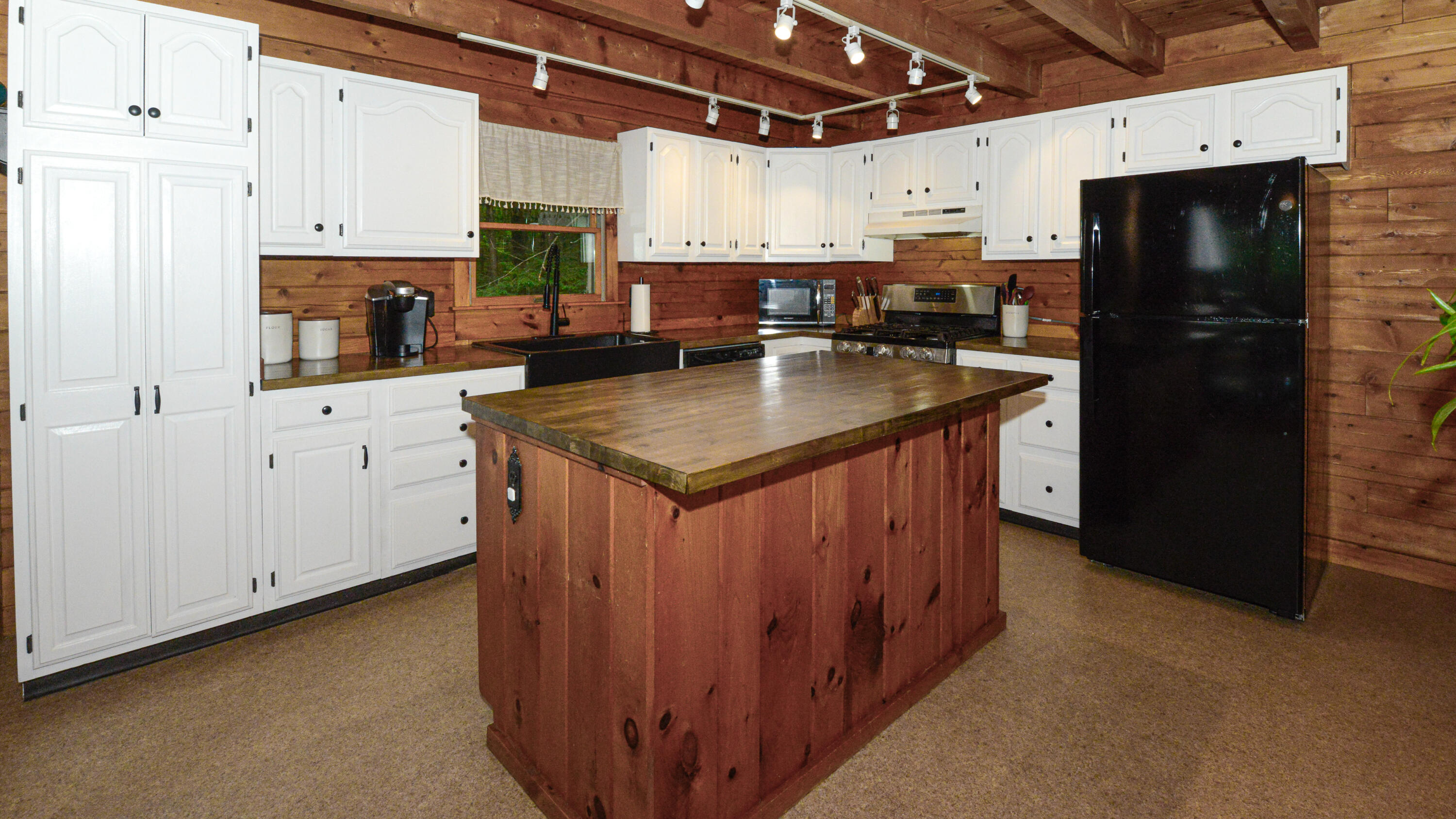 585 Parsonsfield Road Limerick, ME 04048 - Photo 50 of 106 585 parsonsfield road interior-18