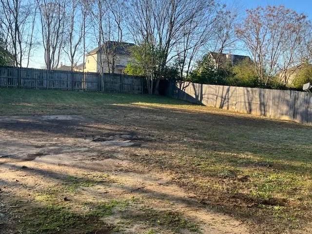 a view of a yard with a house
