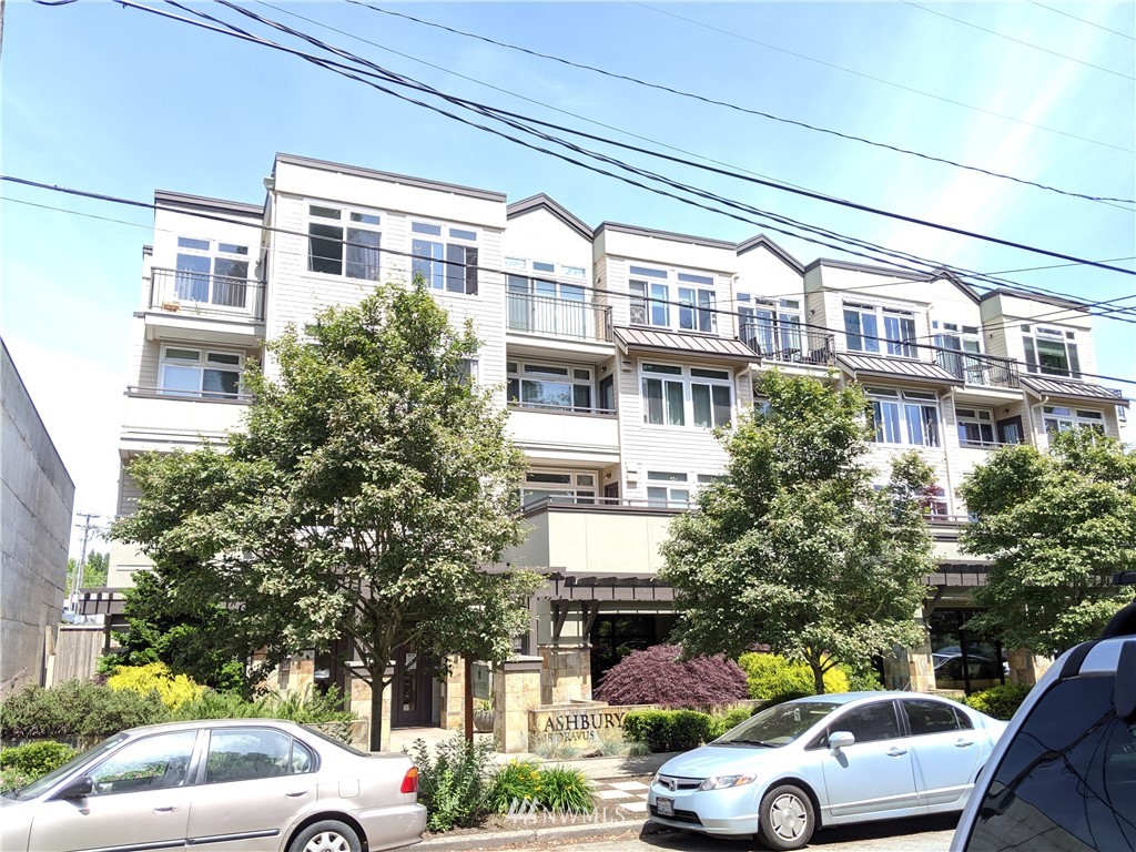 18 Dravus Street, Unit 202 Seattle, WA 98109 - Photo 1 of 17