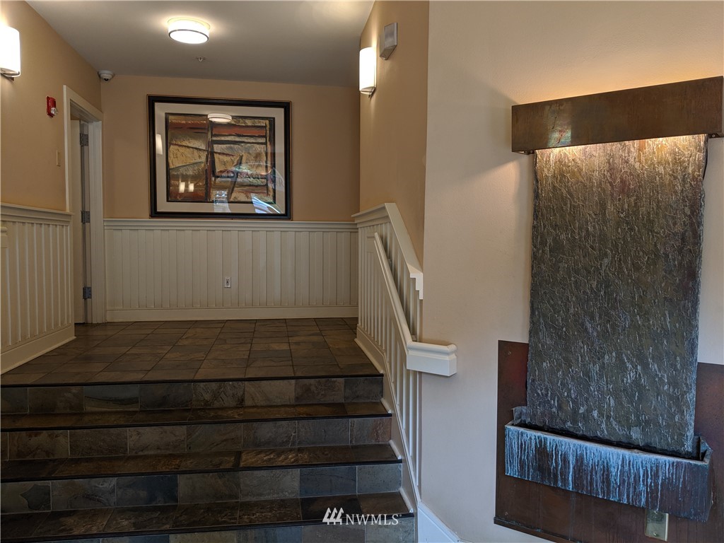 18 Dravus Street, Unit 202 Seattle, WA 98109 - Photo 2 of 17