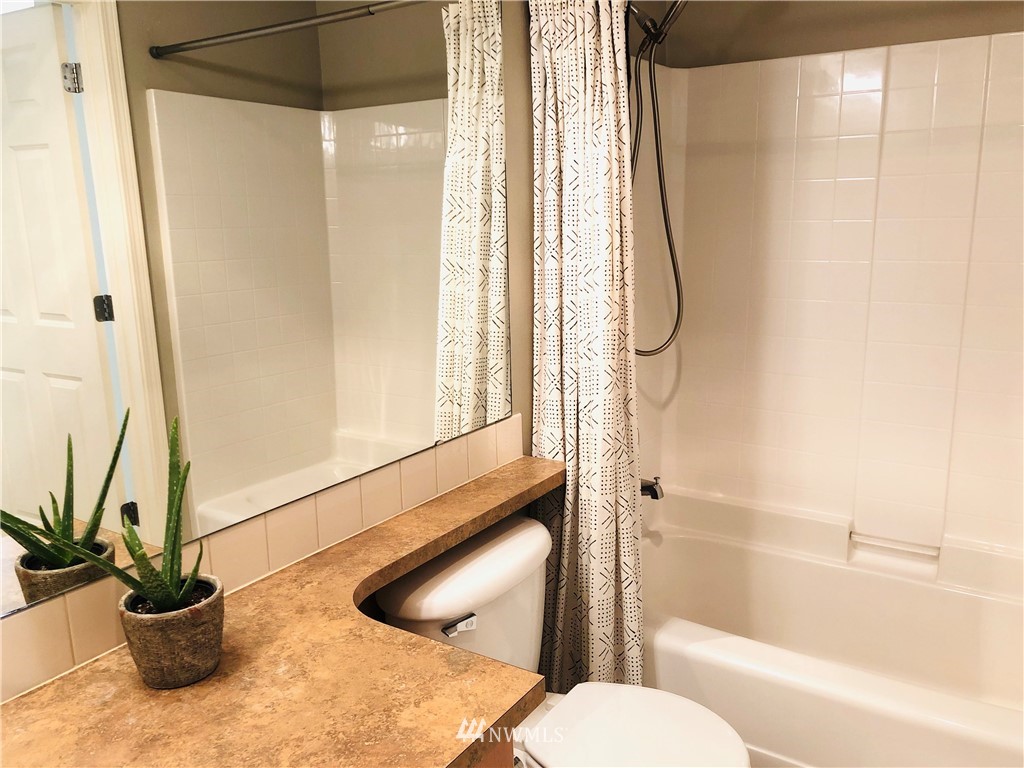 18 Dravus Street, Unit 202 Seattle, WA 98109 - Photo 11 of 17